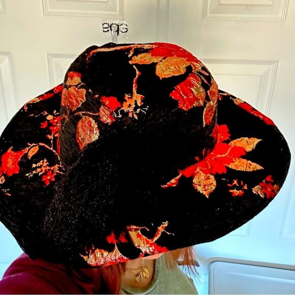 Unique Vintage Hat Black Red floral tassel - Picture 1 of 10